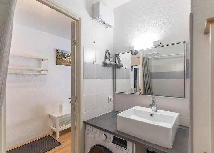 T2 A Cauterets, Proche Telecabine Avec Parking Et Local - Fr-1-401-198 * Cauterets